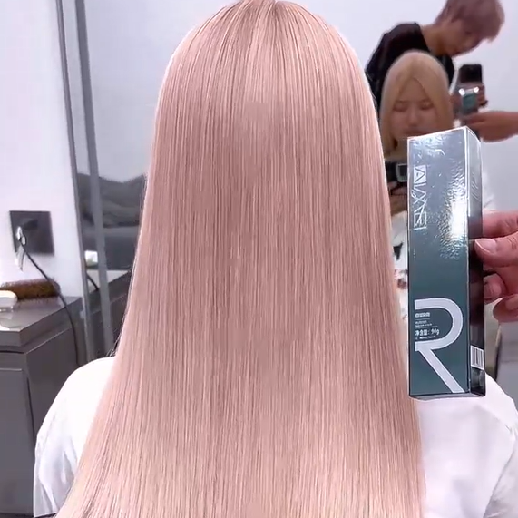 ¡Prescinde de los Químicos Fuertes! Color Vibrante con Crema de Bajo Amonio.