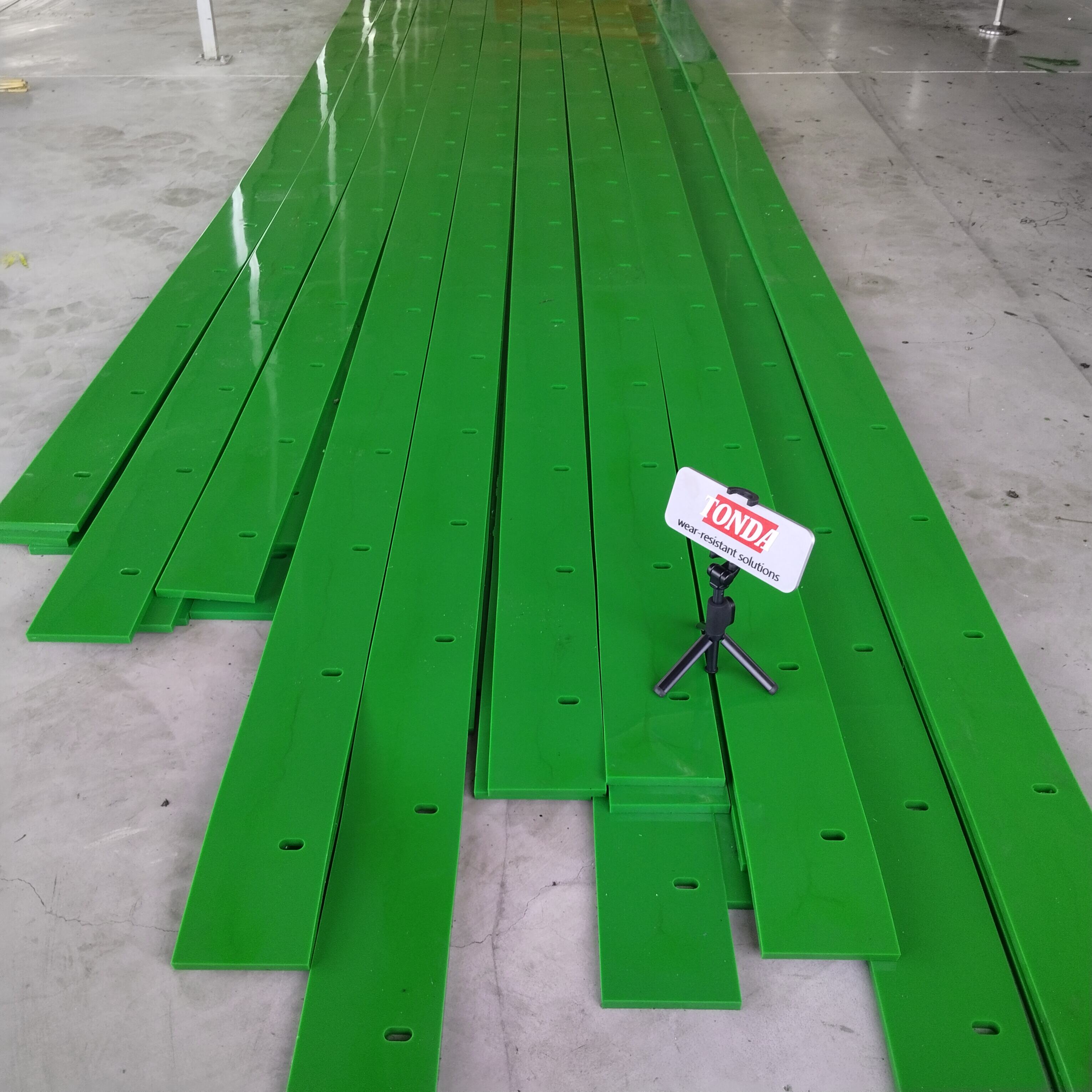 The Effect of Temperature on Urethane Conveyor Skirtboard Sealing Performance
