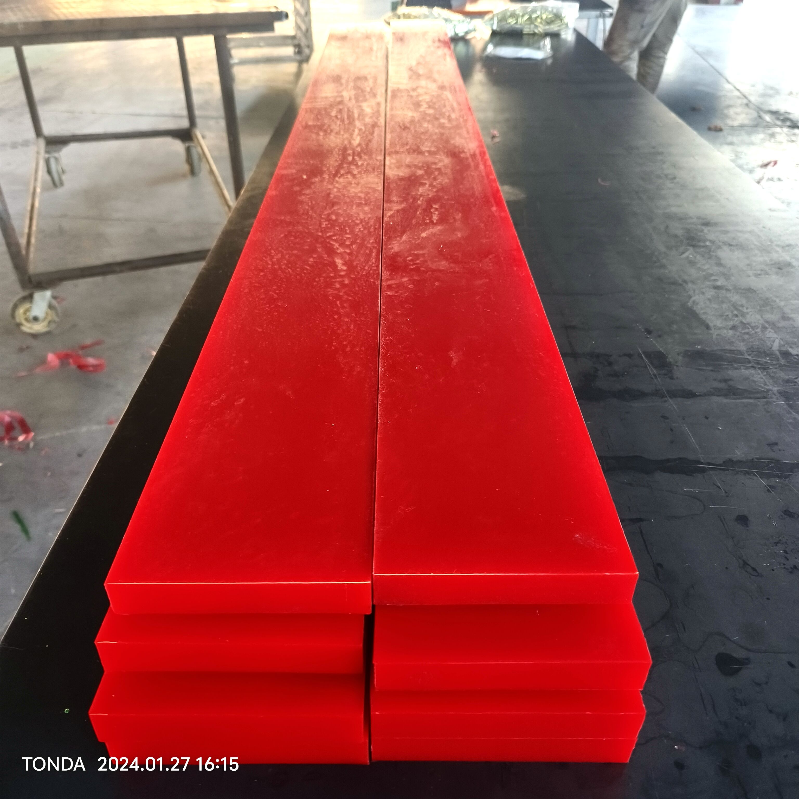 Polyurethane snow plow cutting edges