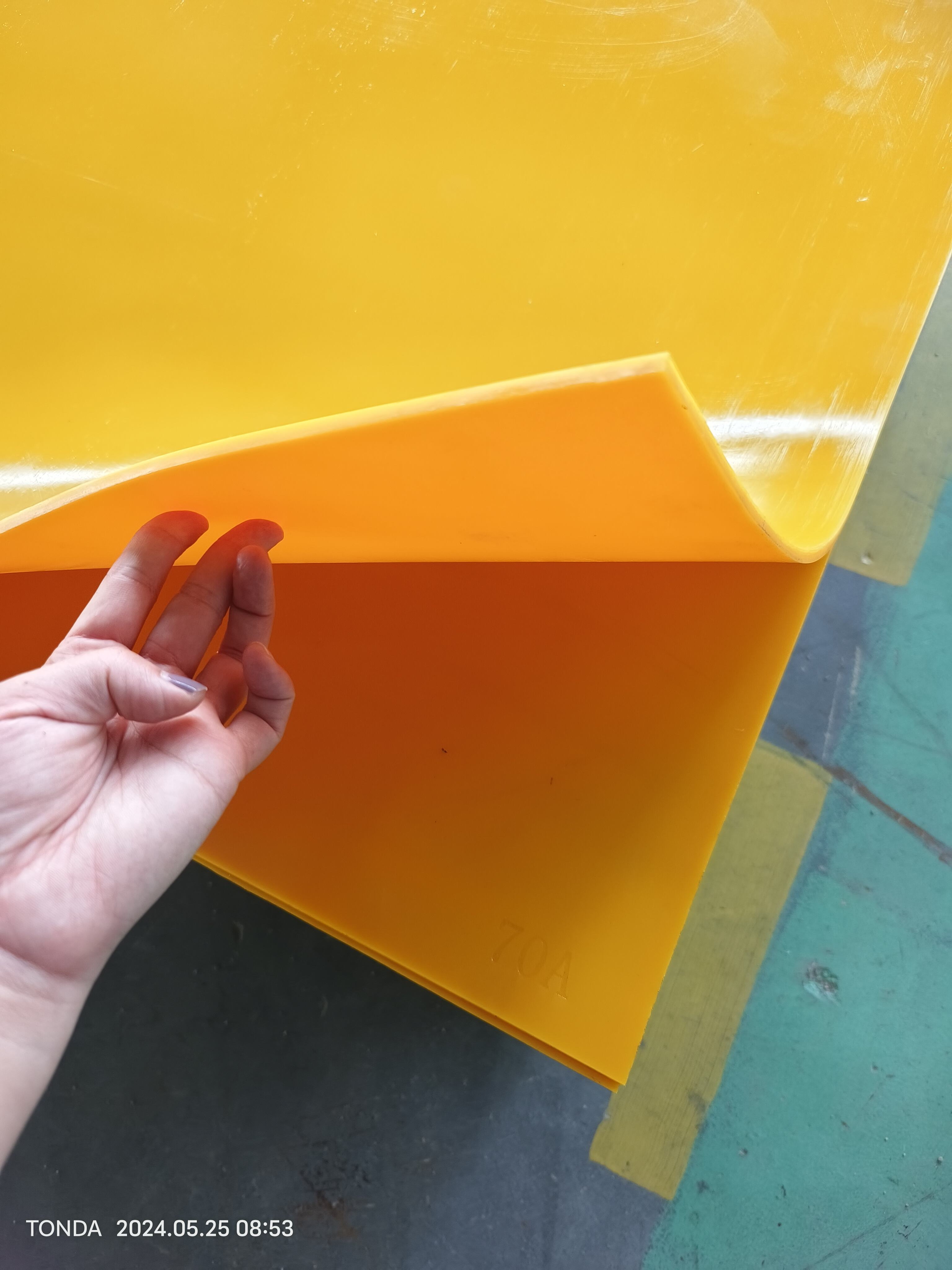 Amathathu omphambili polyurethane apho yonke leso sikhatsi sehlukileyo