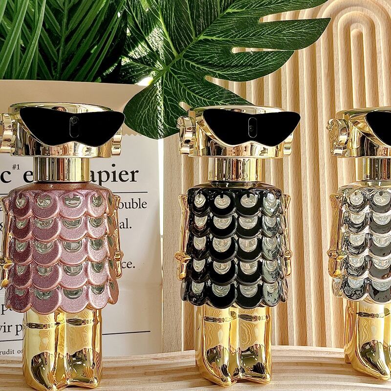 Intriguing allure of the dark perfume packaging