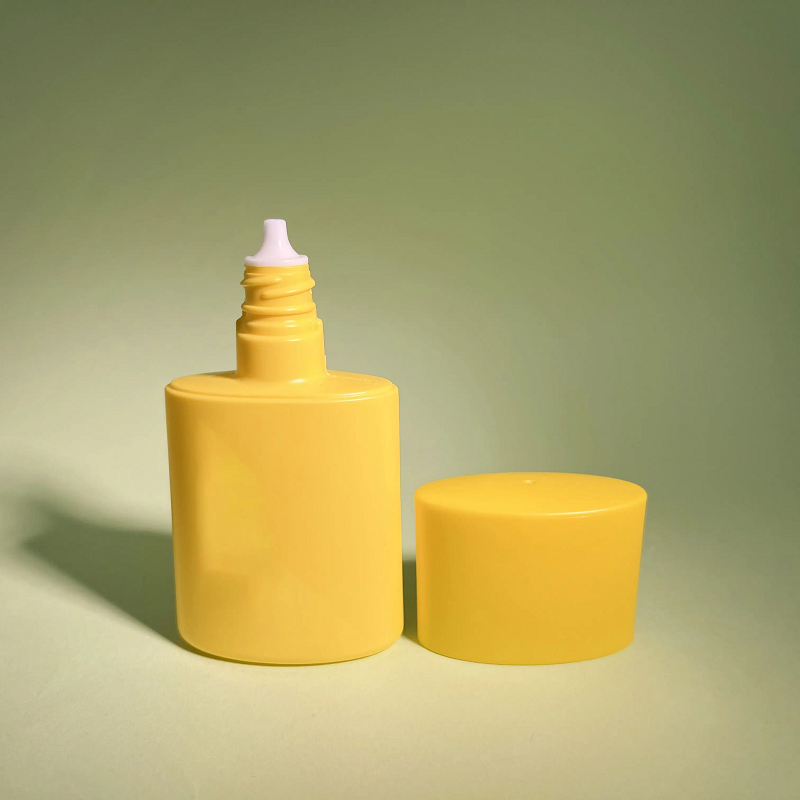 Small cosmetic containers for testing new products