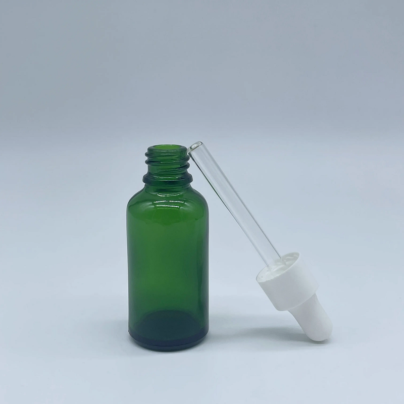 The versatile solution for storing beauty products and remedies in empty glass dropper bottles