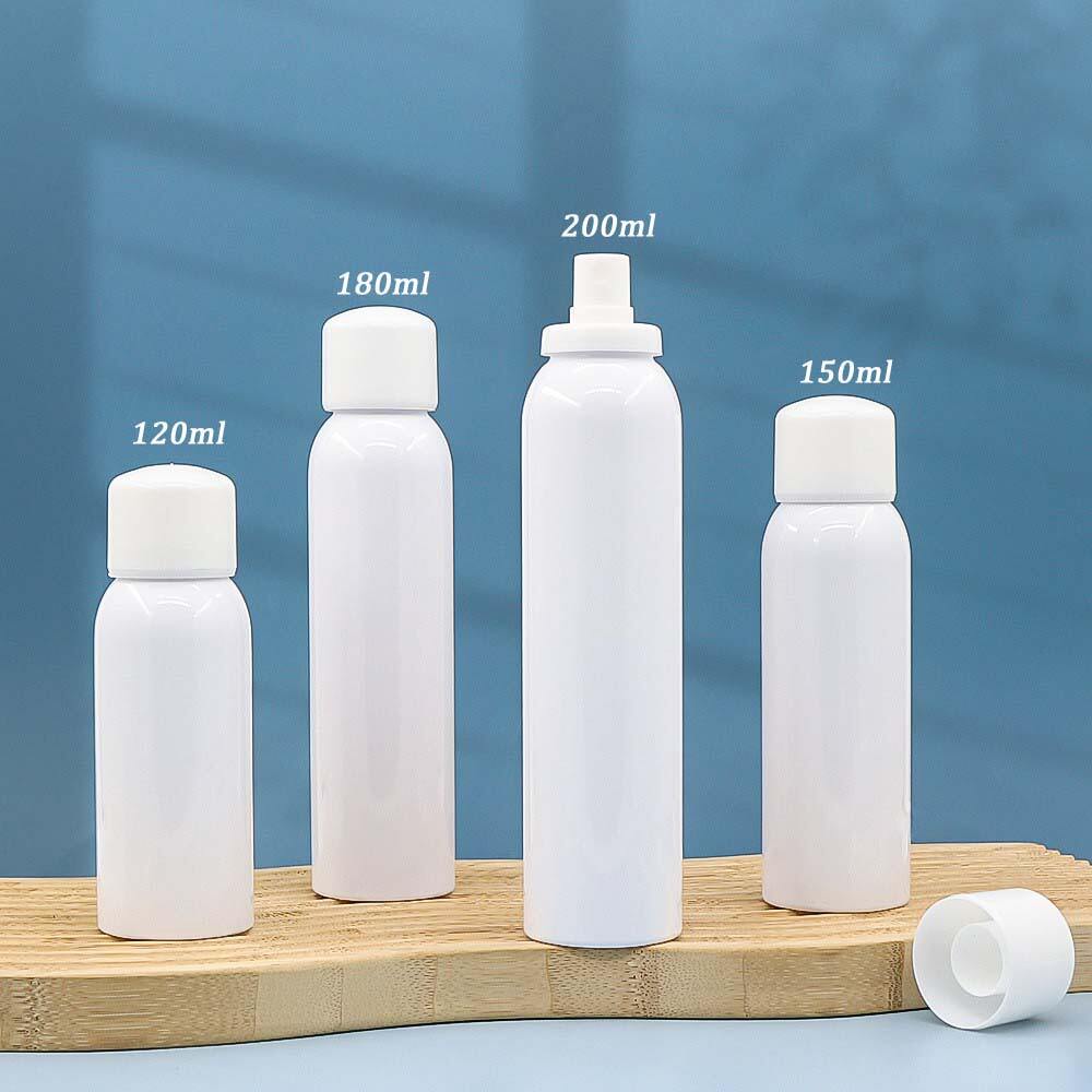 Migliora la tua routine domestica o di bellezza con una bottiglia spray in alluminio.