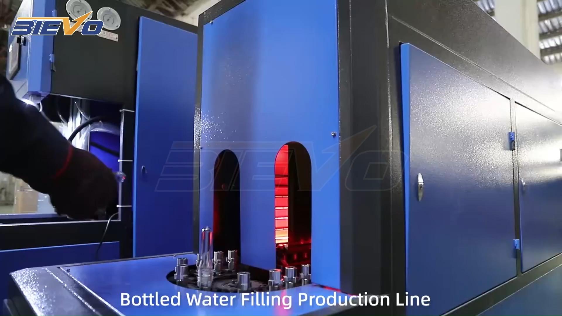 Linea di produzione per il riempimento di acqua in bottiglia