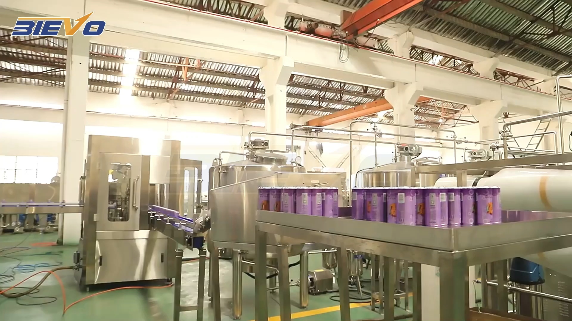 Linea di produzione per il riempimento di lattine di bevande gassate