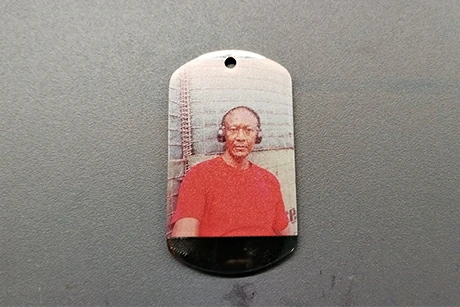 UV Flatbed Printer Prints Portraits On Nameplates