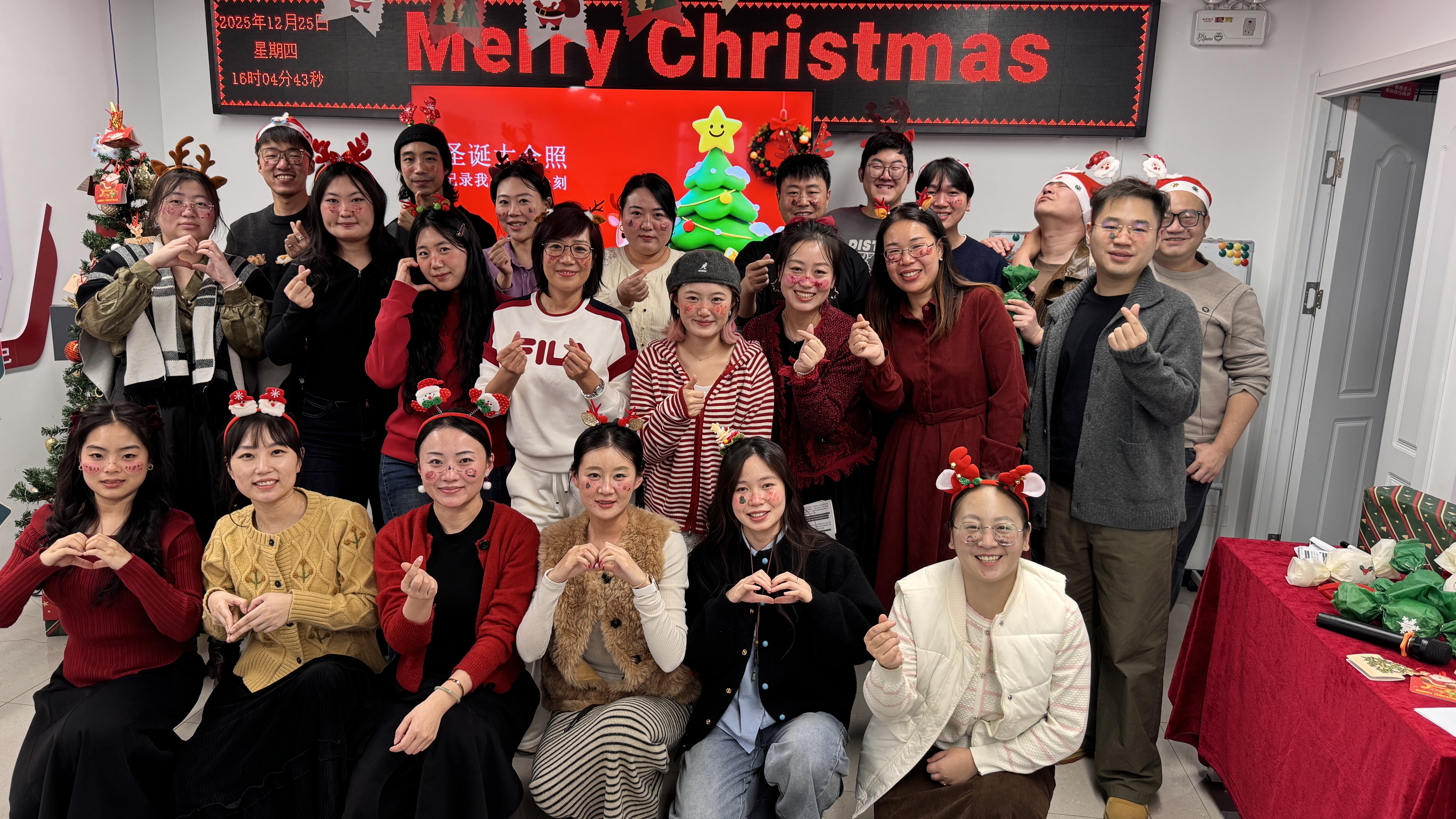 Eğlenceyle Noel Kutlamak, Ortak Bir Gelecek İnşa Etmek