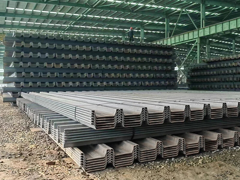 Quais sÃ£o as vantagens do uso de perfis de aÃ§o laminados a quente em estruturas portuÃ¡rias e cais?