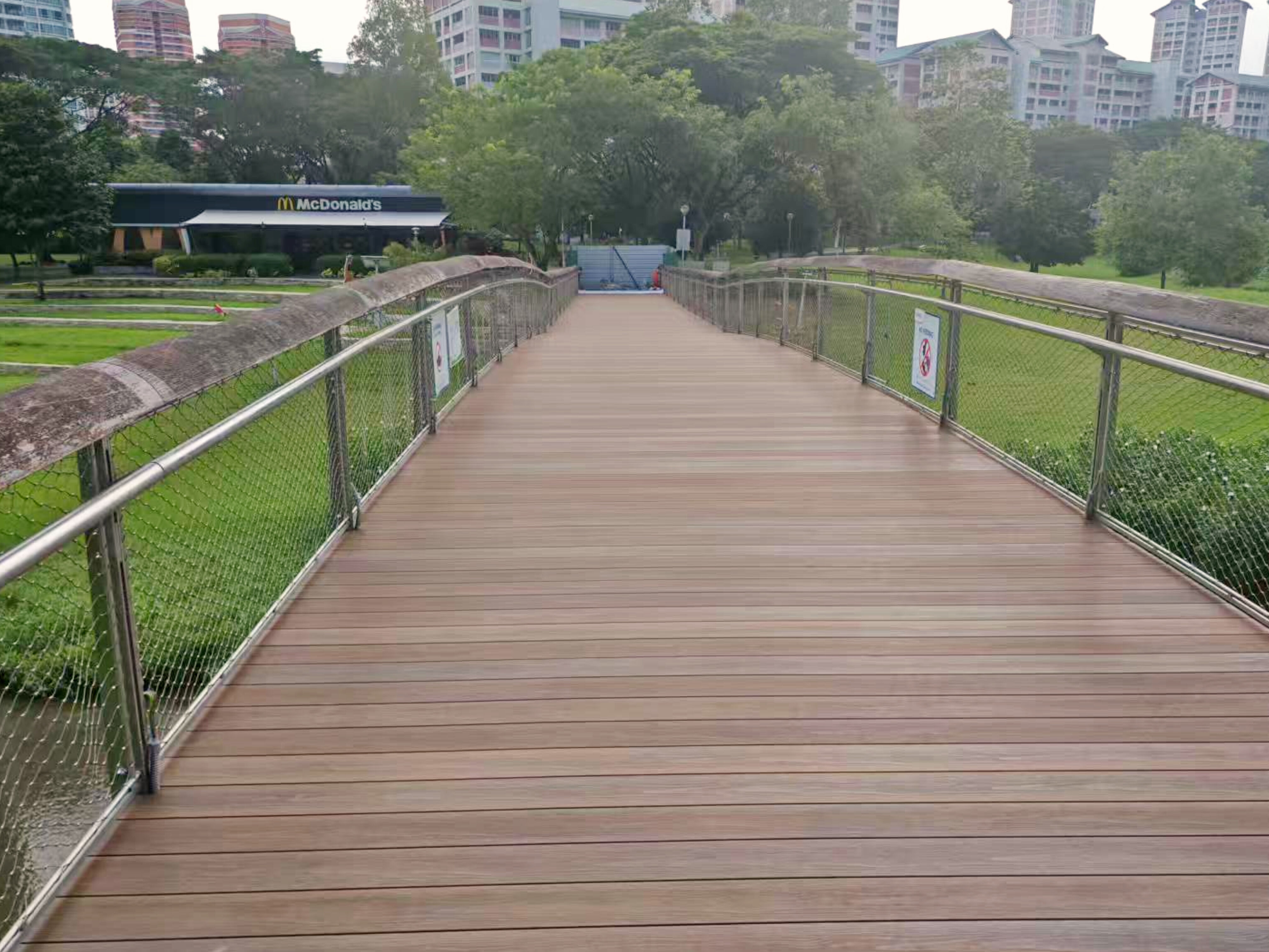 ASA Dečka obala uz reku u Gijstornu