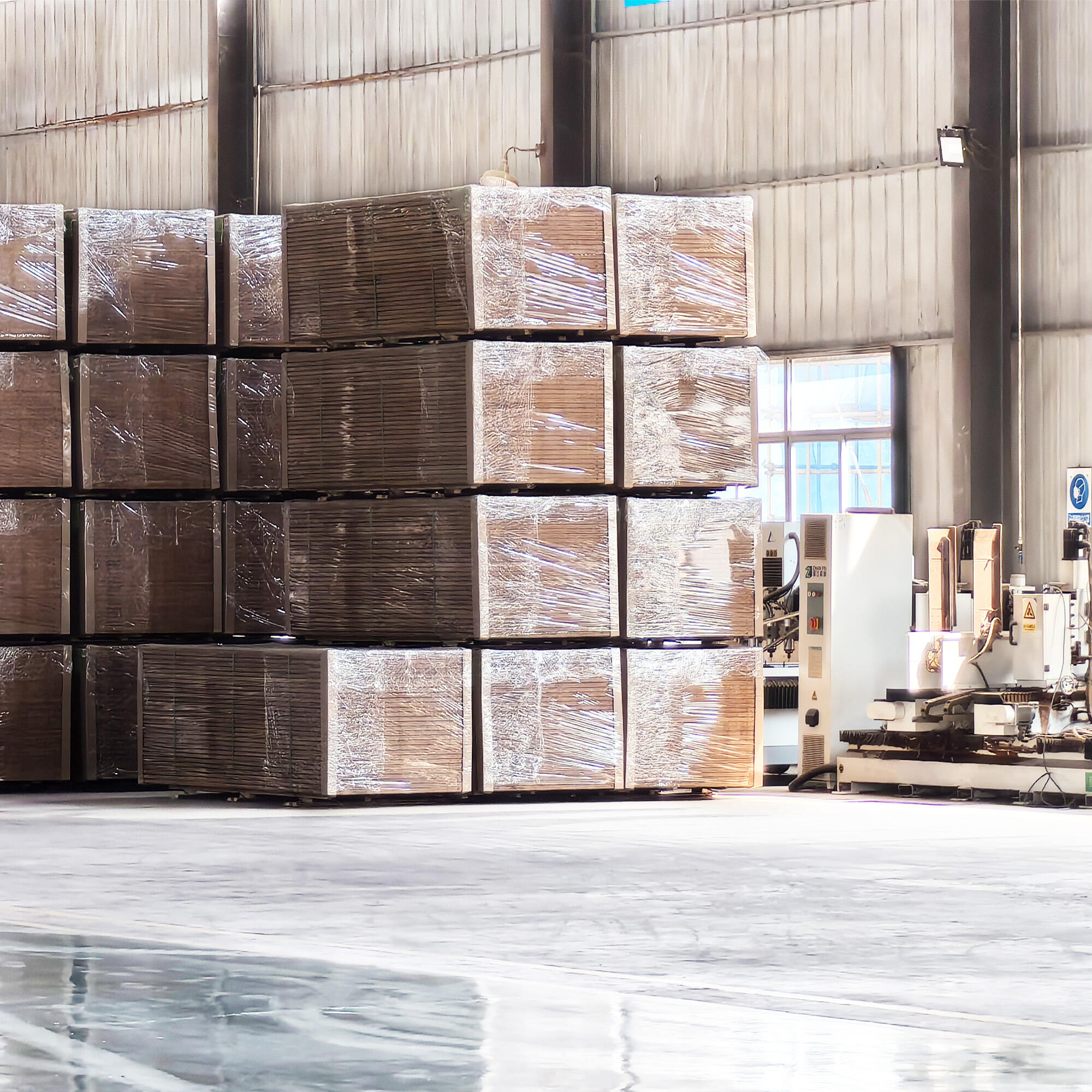 Clean, orderly and safe, our warehouse provides the best storage service