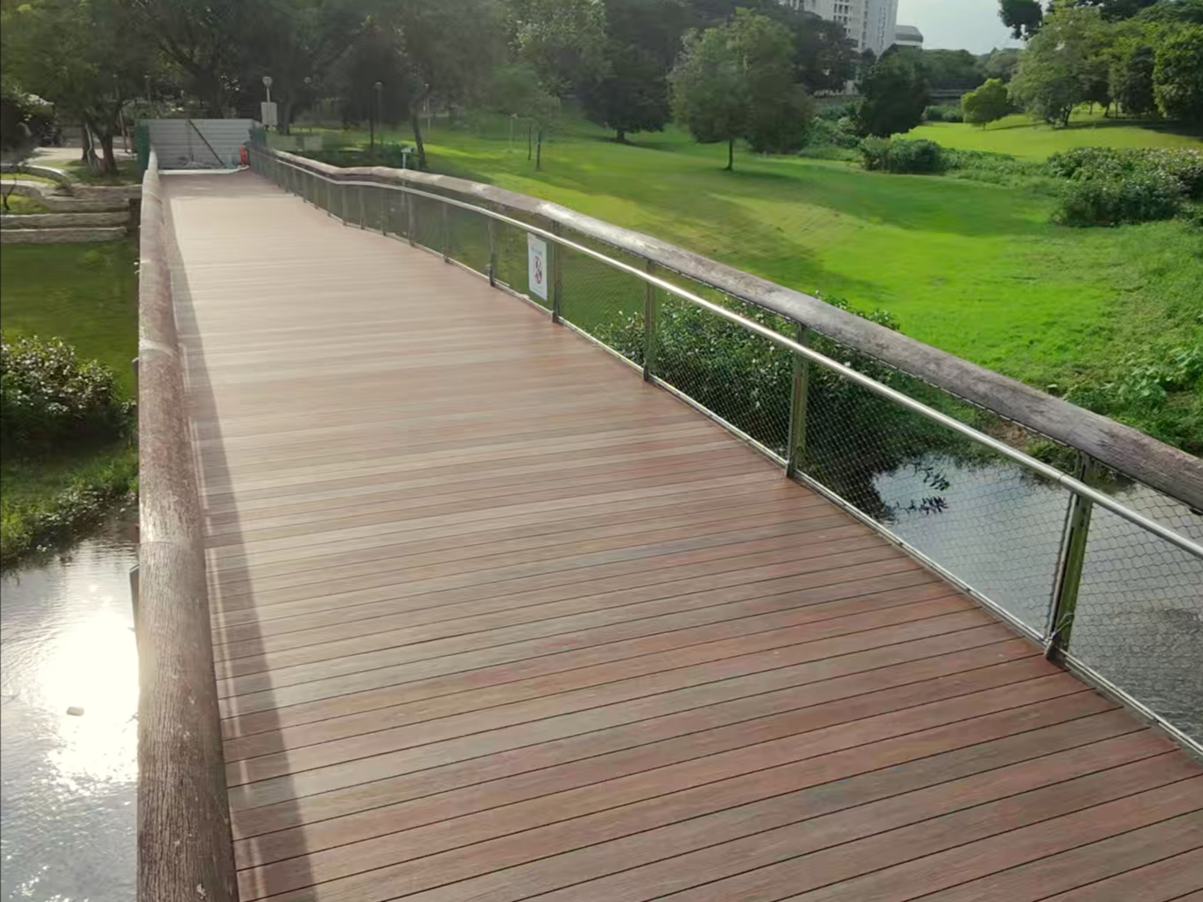 ASA Dečka obala uz reku u Gijstornu