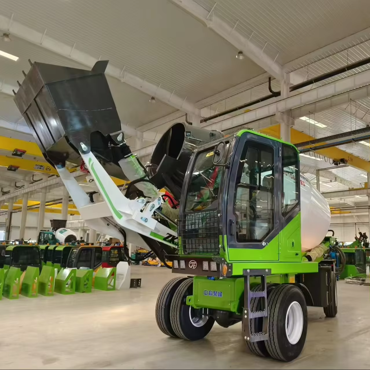 How Self Loading Mixer Trucks Improve Construction Efficiency