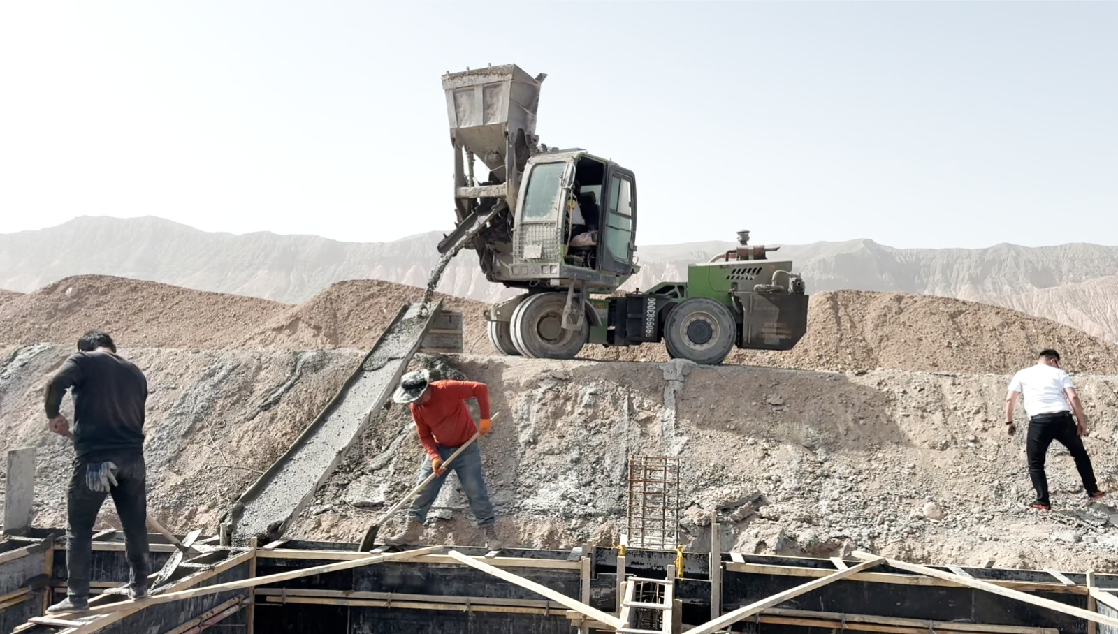 นวัตกรรมใดบ้างที่ช่วยเพิ่มประสิทธิภาพรถผสมคอนกรีตแบบบรรทุกตัวเอง?