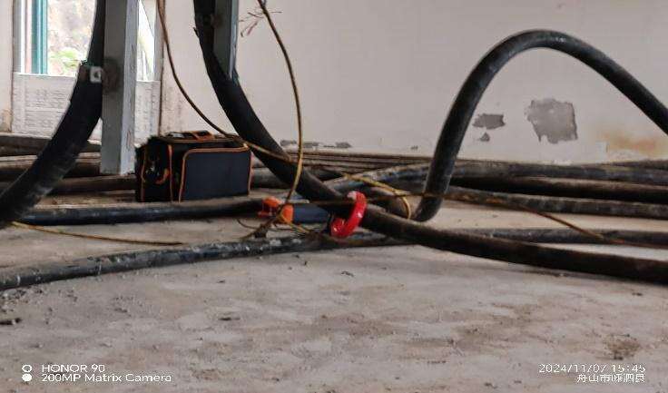 Identificarea cablului trifazic sub tensiune de 10 kV pe Insula Gouqi