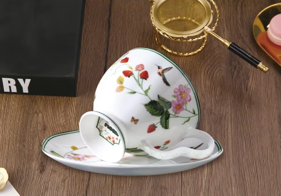 Tazza da Tè in Porcellana Personalizzata – Set di Tazze da Caffè e Tè in Stile Europeo con Piatto, Confezione Regalo di Lusso per il Tè del Pomeriggio