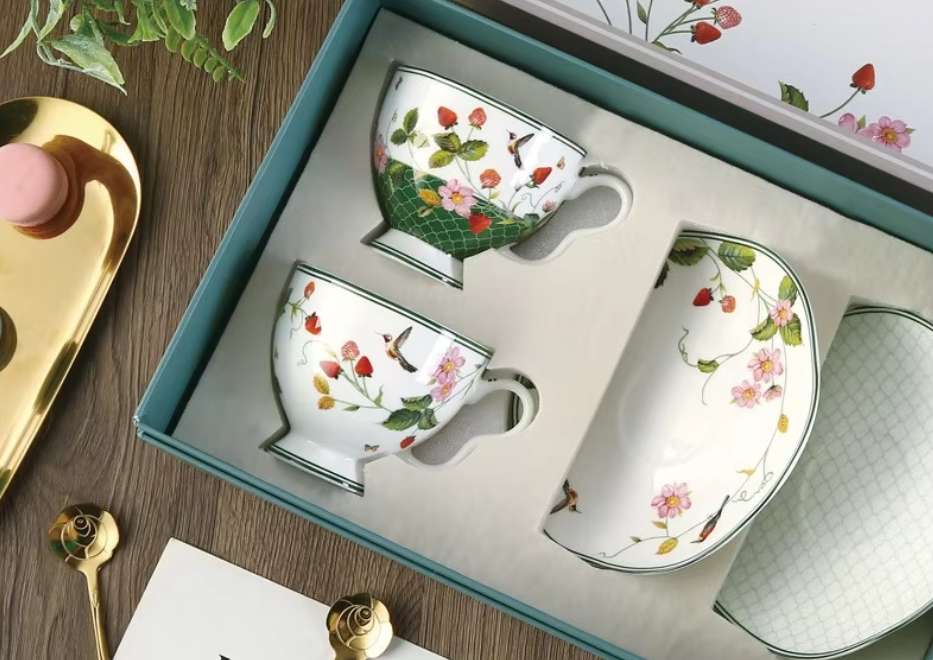 Set di Tazze da Tè in Porcellana Stile Europeo – Tazze di Lusso per Caffè e Tè con Piattino a Fiore e Confezione Regalo | Personalizzabili e OEM/ODM