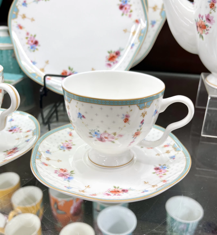 Порцелан срещу костен порцелан: основни разлики