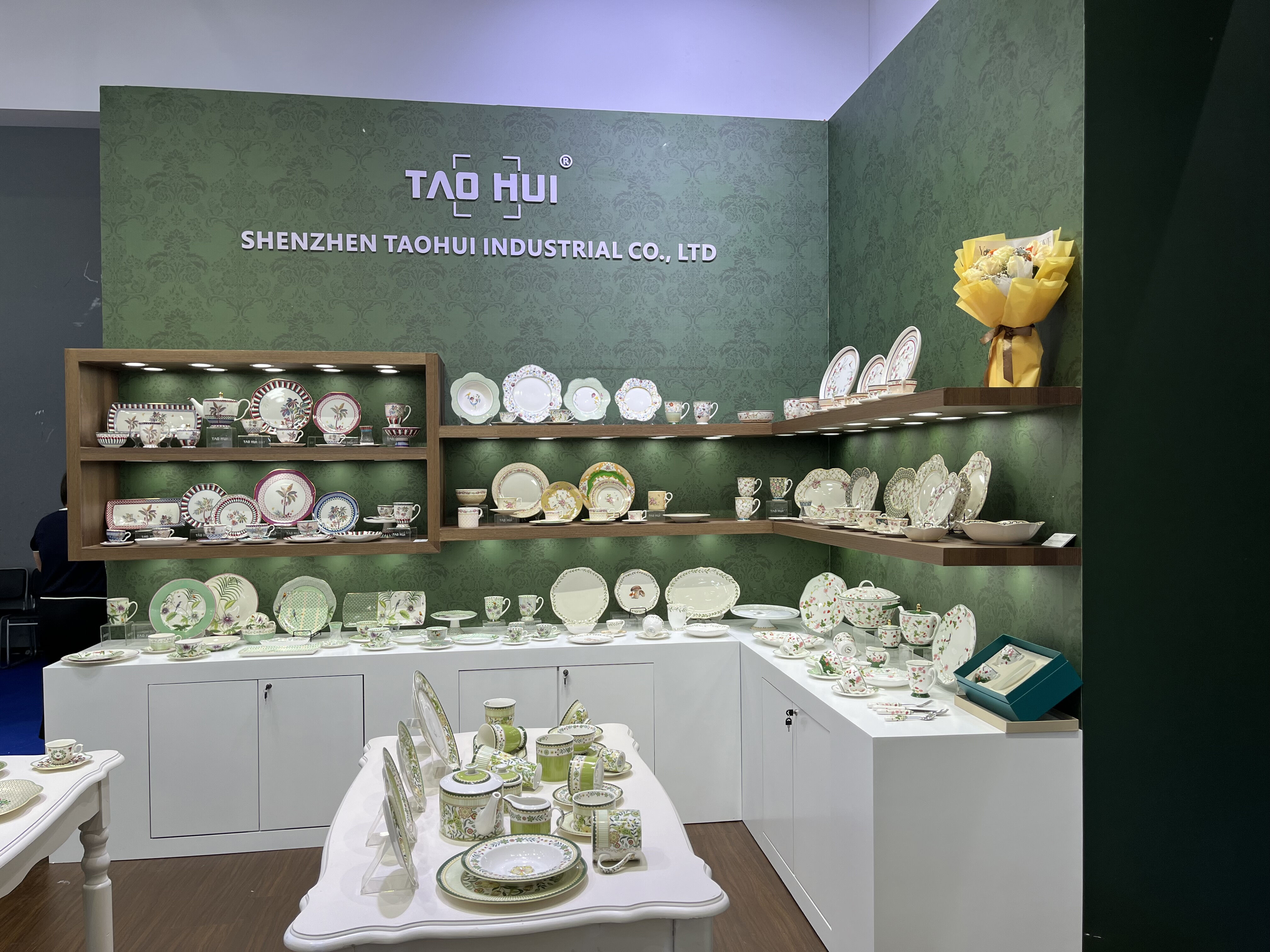 Shenzhen Taohui Endüstriyel, Yenilikçi Seramik Sofra Takımları Tasarımlarıyla 2026 Bahar Kanton Fuarı’nda Öne Çıktı ve Türkiye Piyasasında Güçlü İlgi Gördü