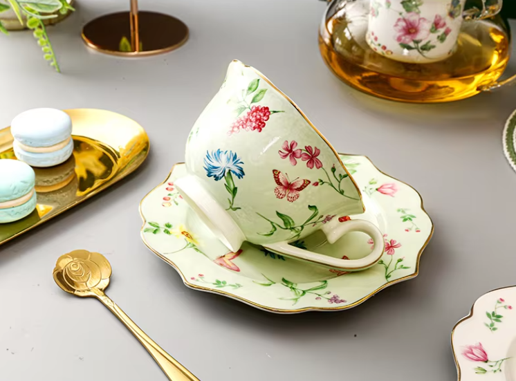 Set da Tè in Porcellana di Lusso – Set Regalo Personalizzato per Caffè e Tè, Perfetto per San Valentino | Realizzato su Ordine OEM/ODM