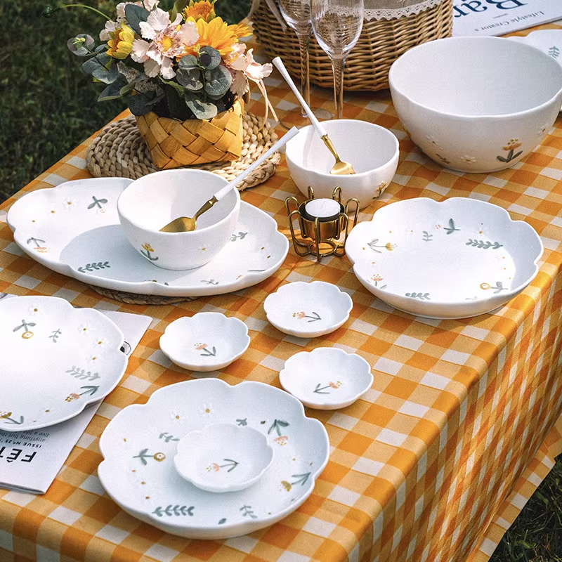 Functional and Aesthetic Porcelain Bowls for Food Service Industries