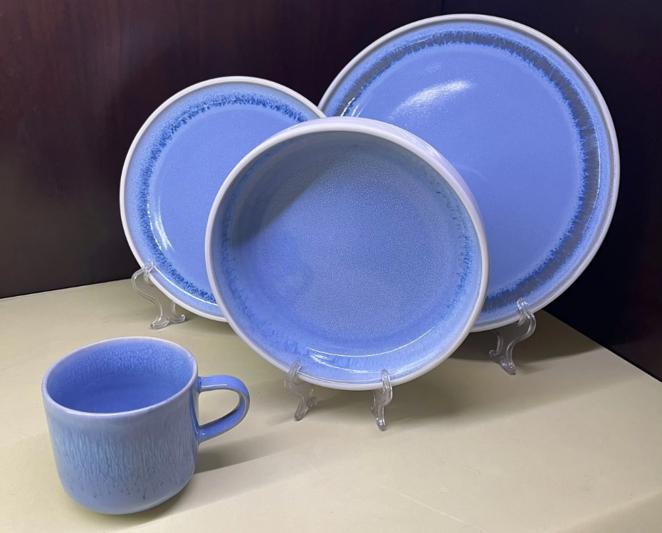 Posateria in Porcellana Personalizzata – Piatti, Scodelle, Pentole per Zuppa & Piatti da Portata con Effetto Pietra, Appositamente Progettata per Hotel