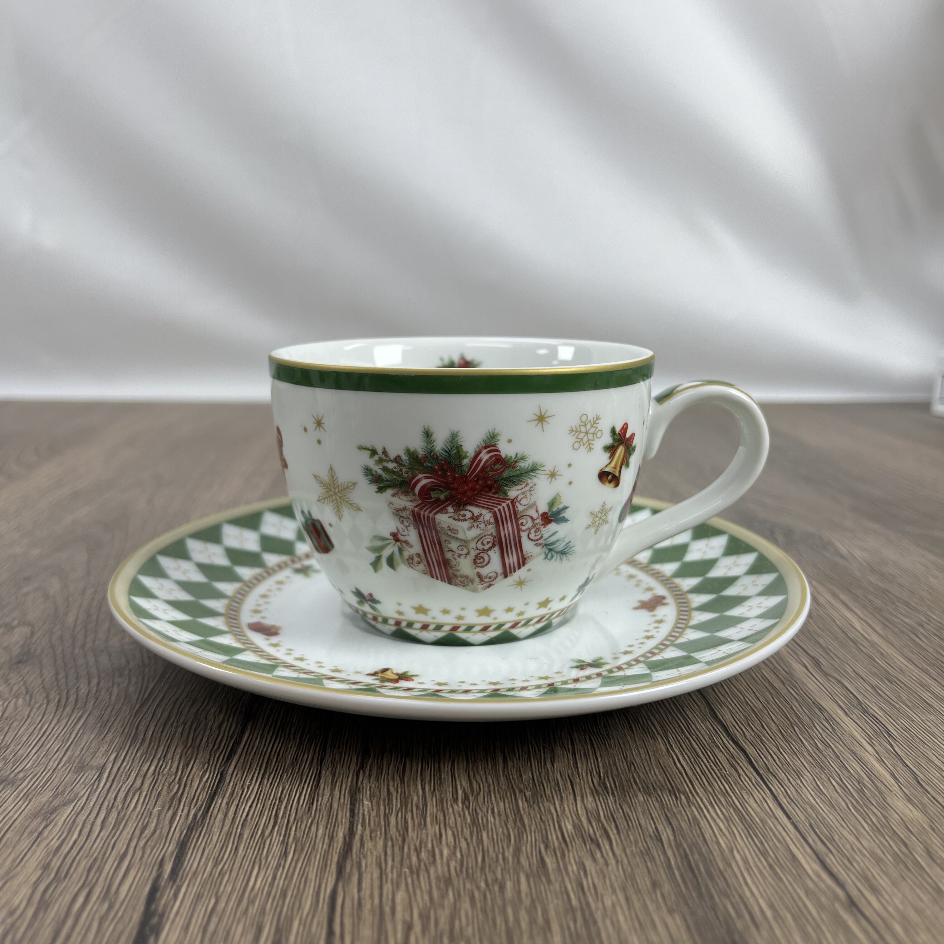 Porseleinen theekopjes: klassieke ontwerpen die u zult waarderen