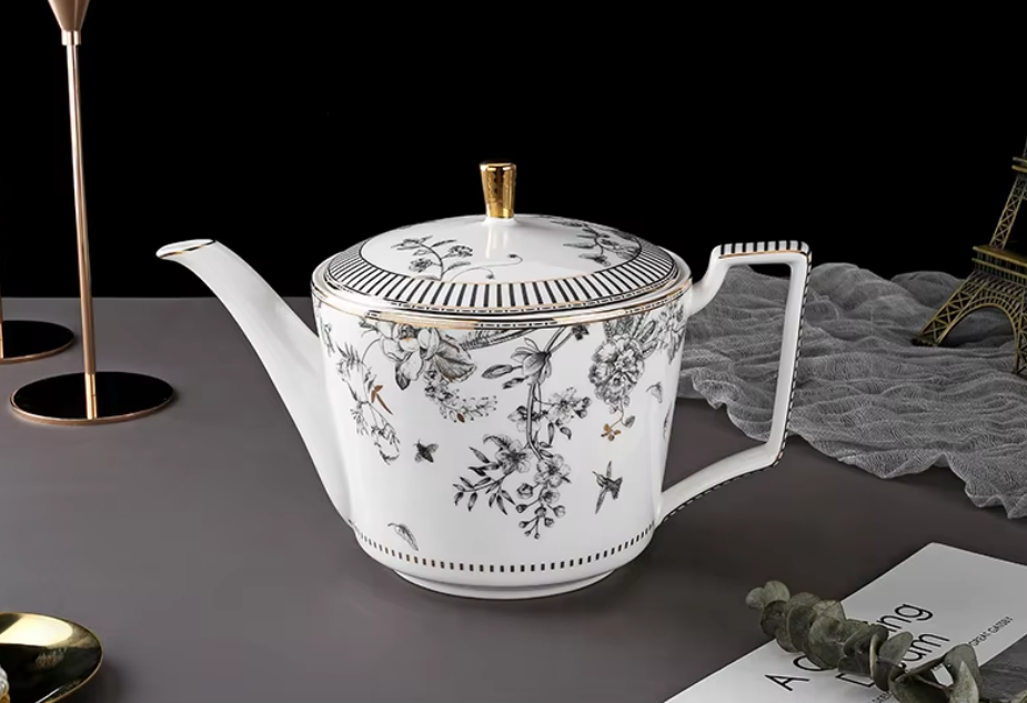 Klasszikus, minimális dizájnjú domborműves kerámiatálaljak, 4 darabos készlet - Tánykok