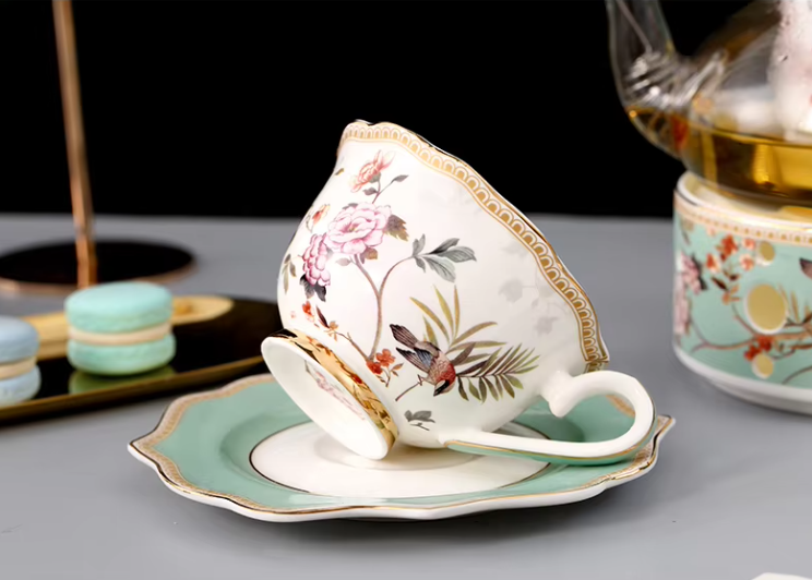 Egyedi porcelán két részes csipkés hullám alakú teáskanna és csésze | Méretre gyártott OEM/ODM