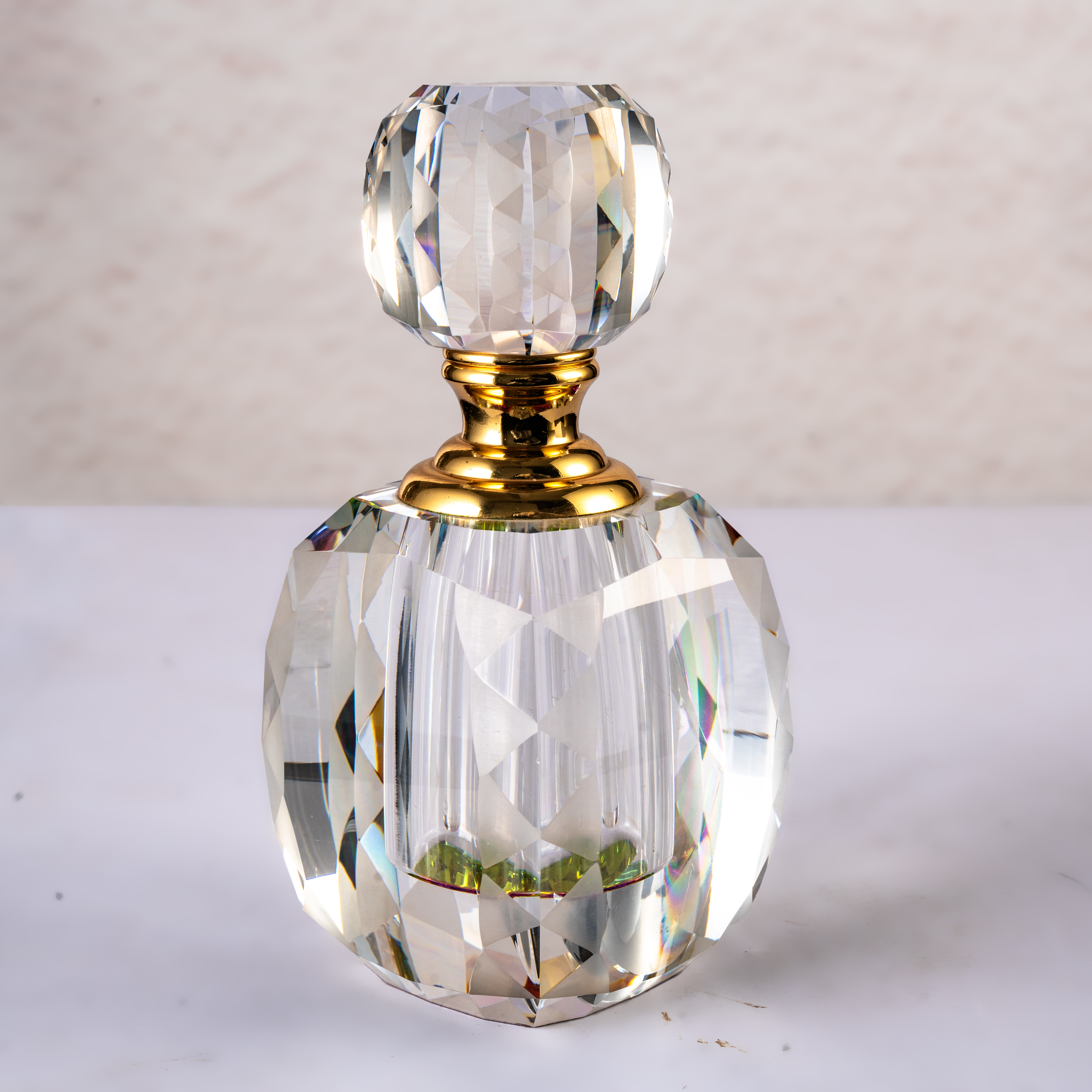 SmallBridge high-grade crystal perfume bottle transparent color plated diamond faceted craft wholesale can be customized for personal use can be used as a decoration collection bottle body 700g capacity 12ml