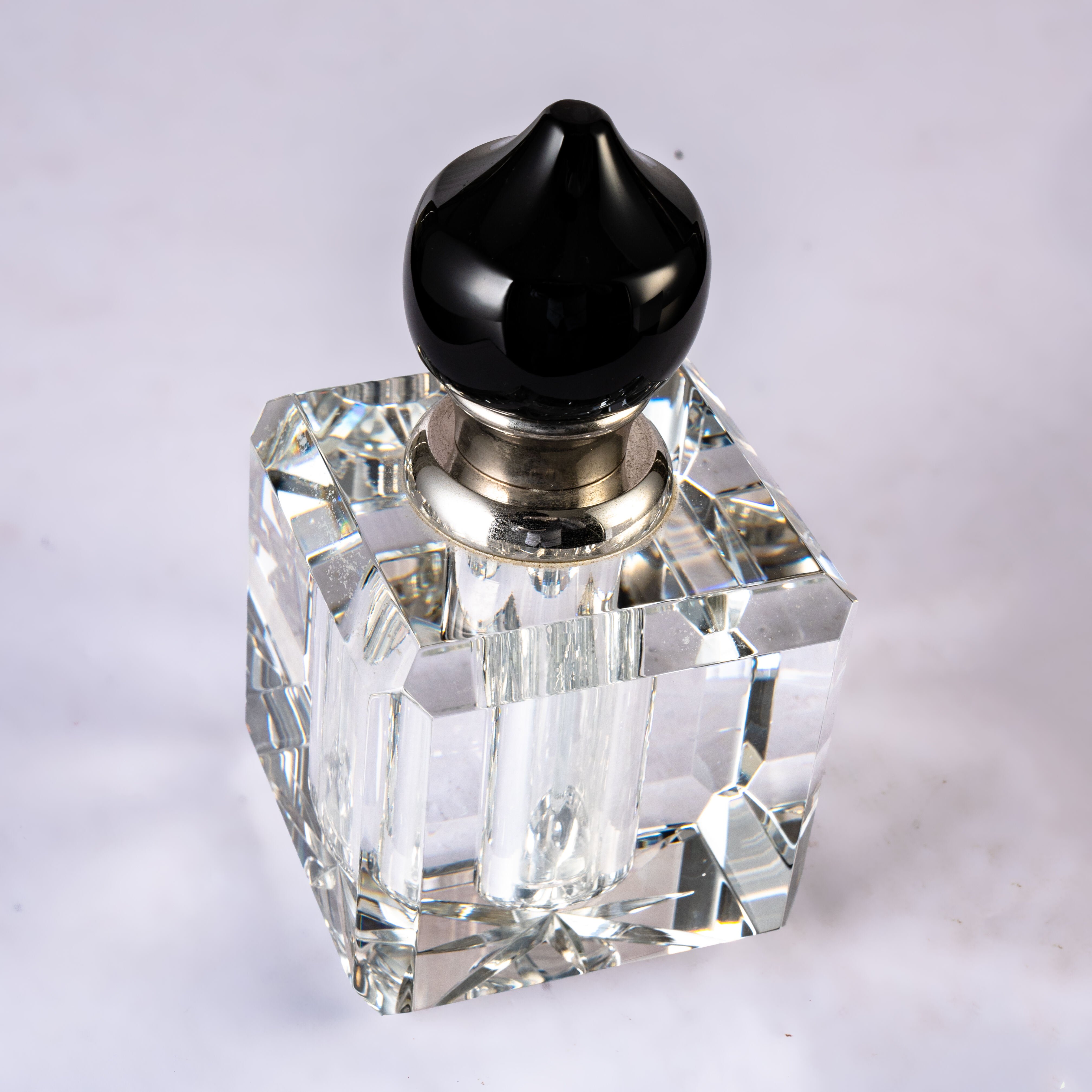 SmallBridge high-grade crystal perfume bottle, black bottle cap, nipple shape, wholesale, customizable, for personal use, can be used as a decoration, bottle body 543g, capacity 12ml