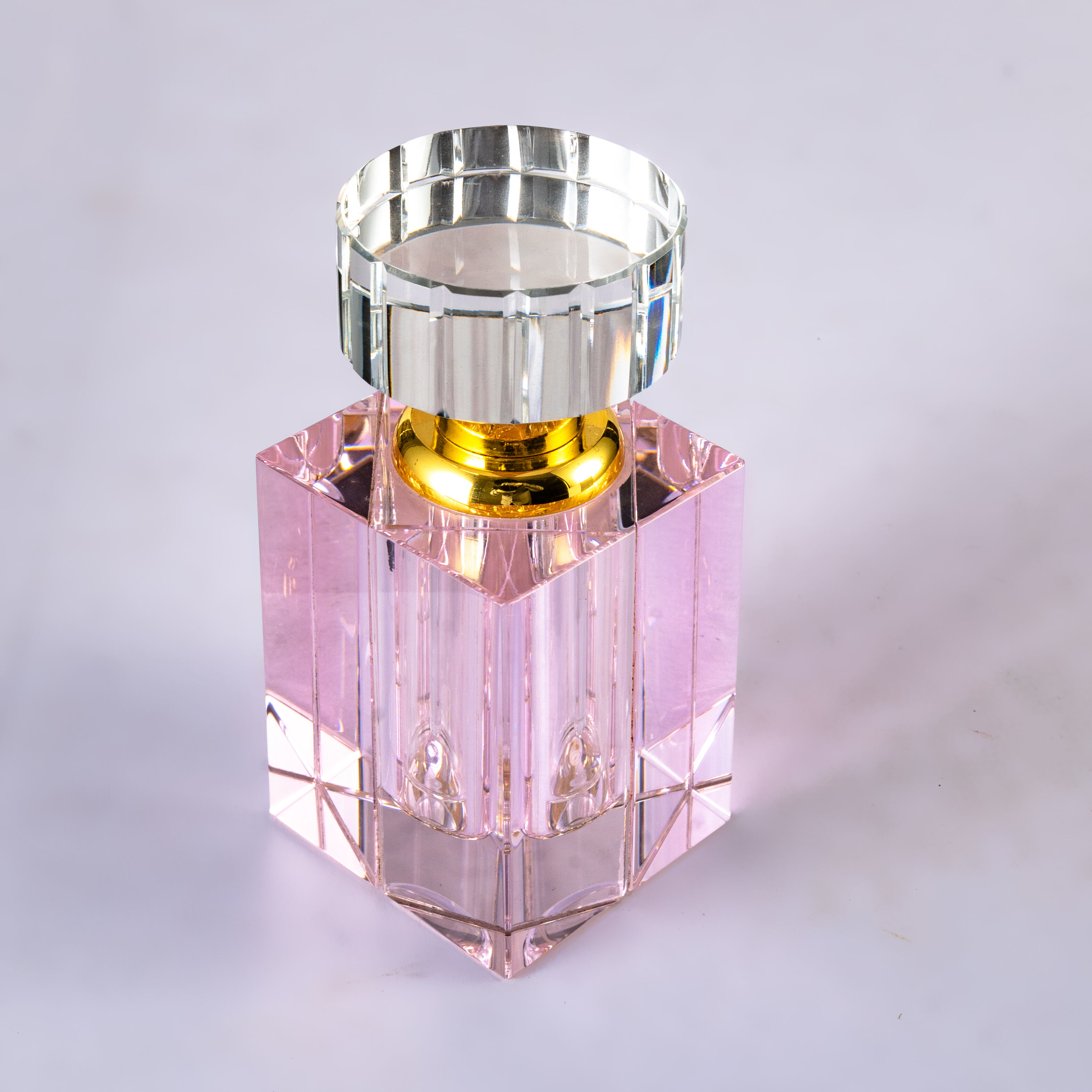 SmallBridge Crystal perfume bottle, pink vase, novel design, customizable, wholesale, for personal use, preferred bottle body 445g