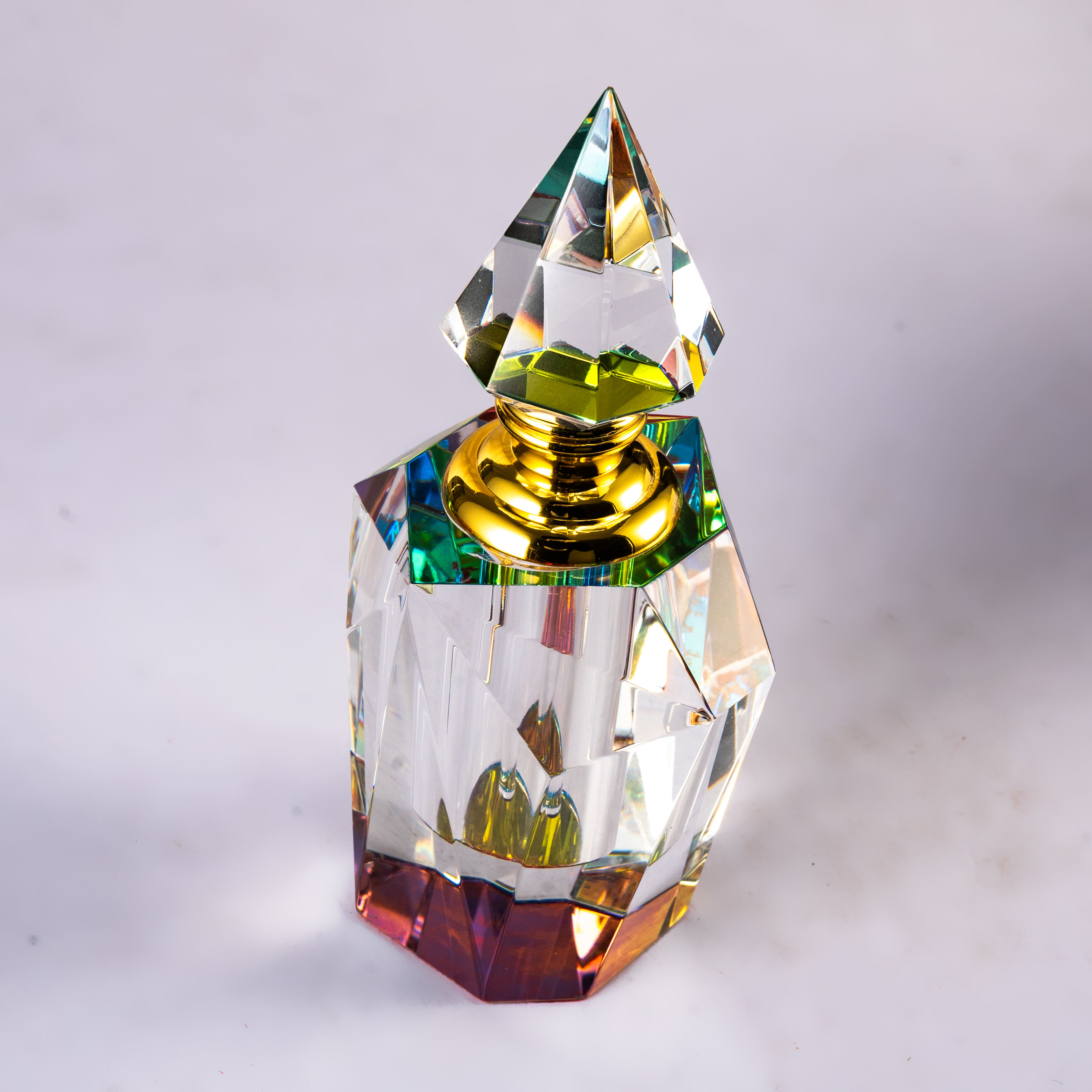 SmallBridge Luxury Crystal香水ボトル卸売透明カラーメッキポインター形状プレミアムエッセンシャルオイル香水ボトル付き垂れ棒は個人使用に適しています
