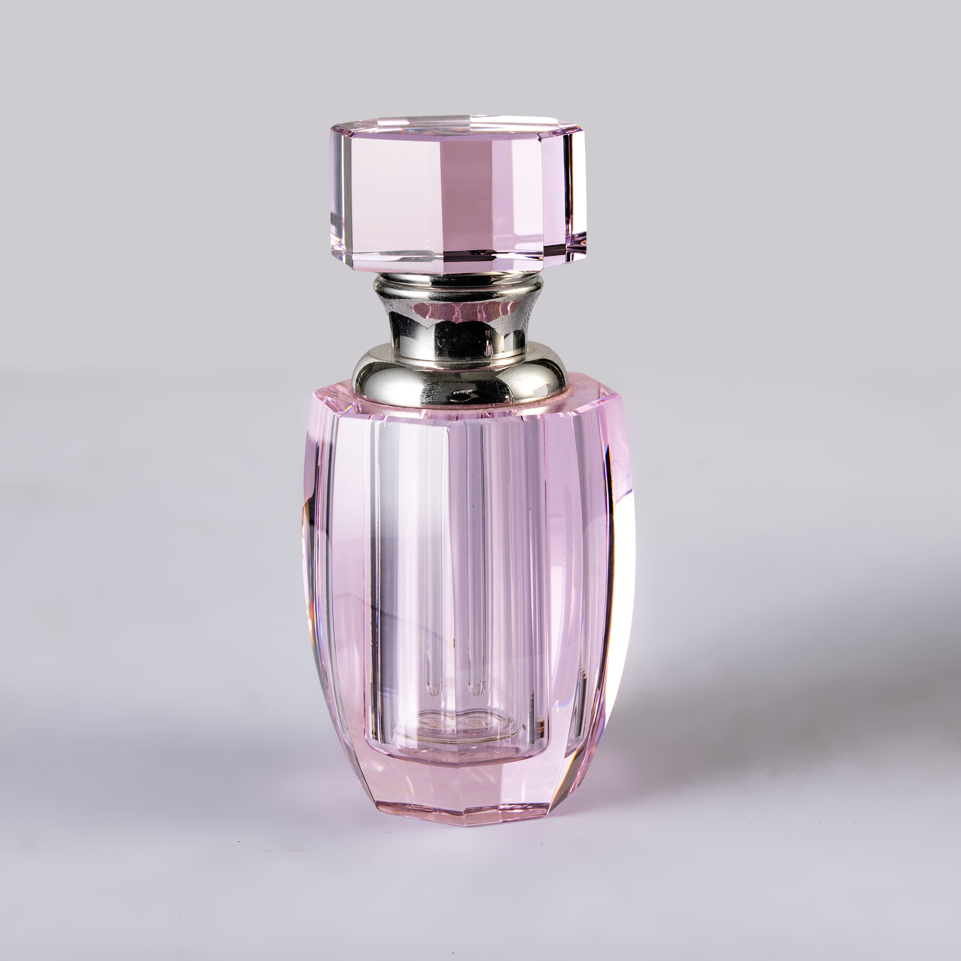 SmallBridge Crystal Wholesale Product Pink perfume bottle Customizable perfume bottle Essential oil bottle Empty bottle Gift giving high-end product