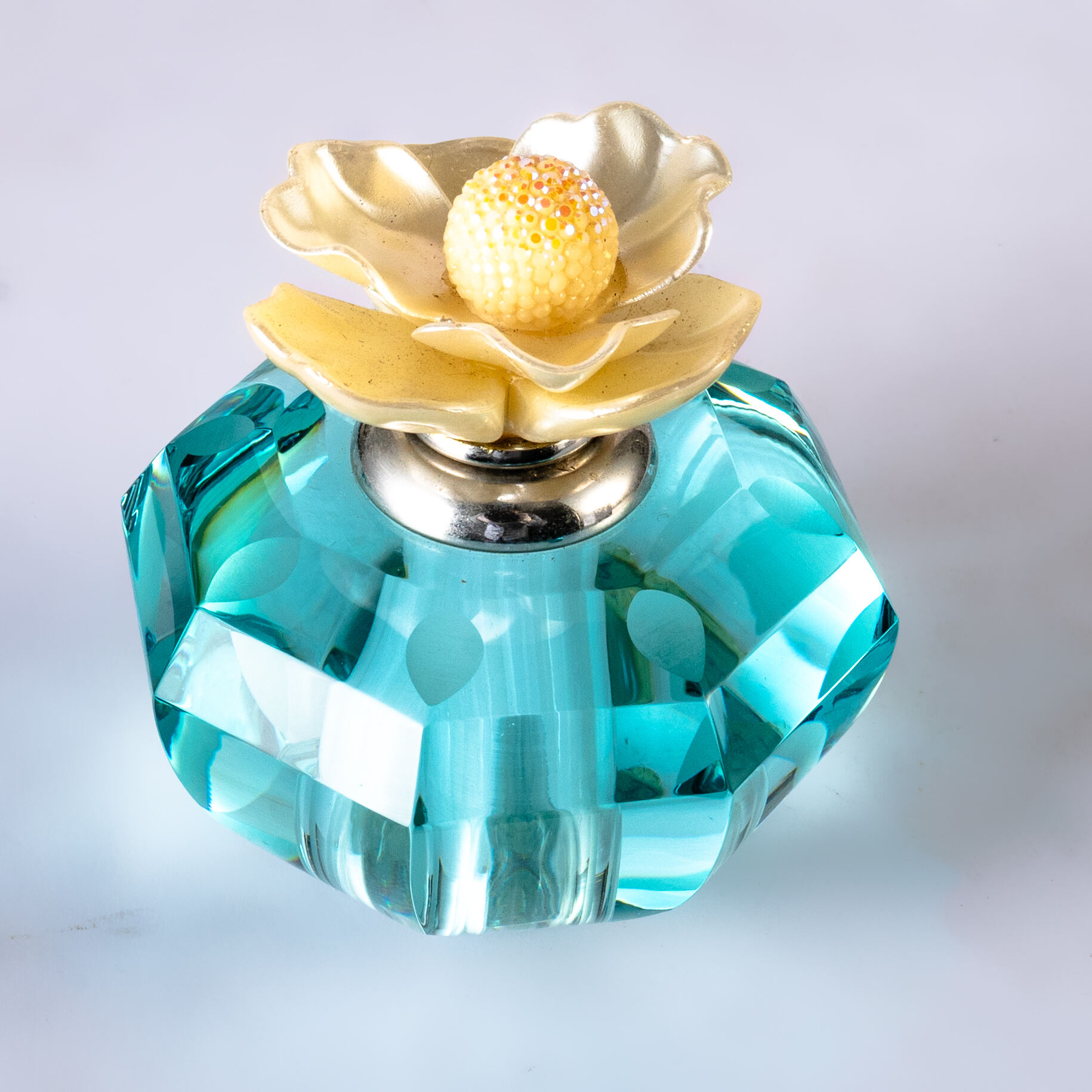 SmallBridge high-grade crystal perfume bottle Flower bottle cap shape Wholesale can be customized for personal use Can be used as a decoration Collection bottle body 222g Capacity 6ml