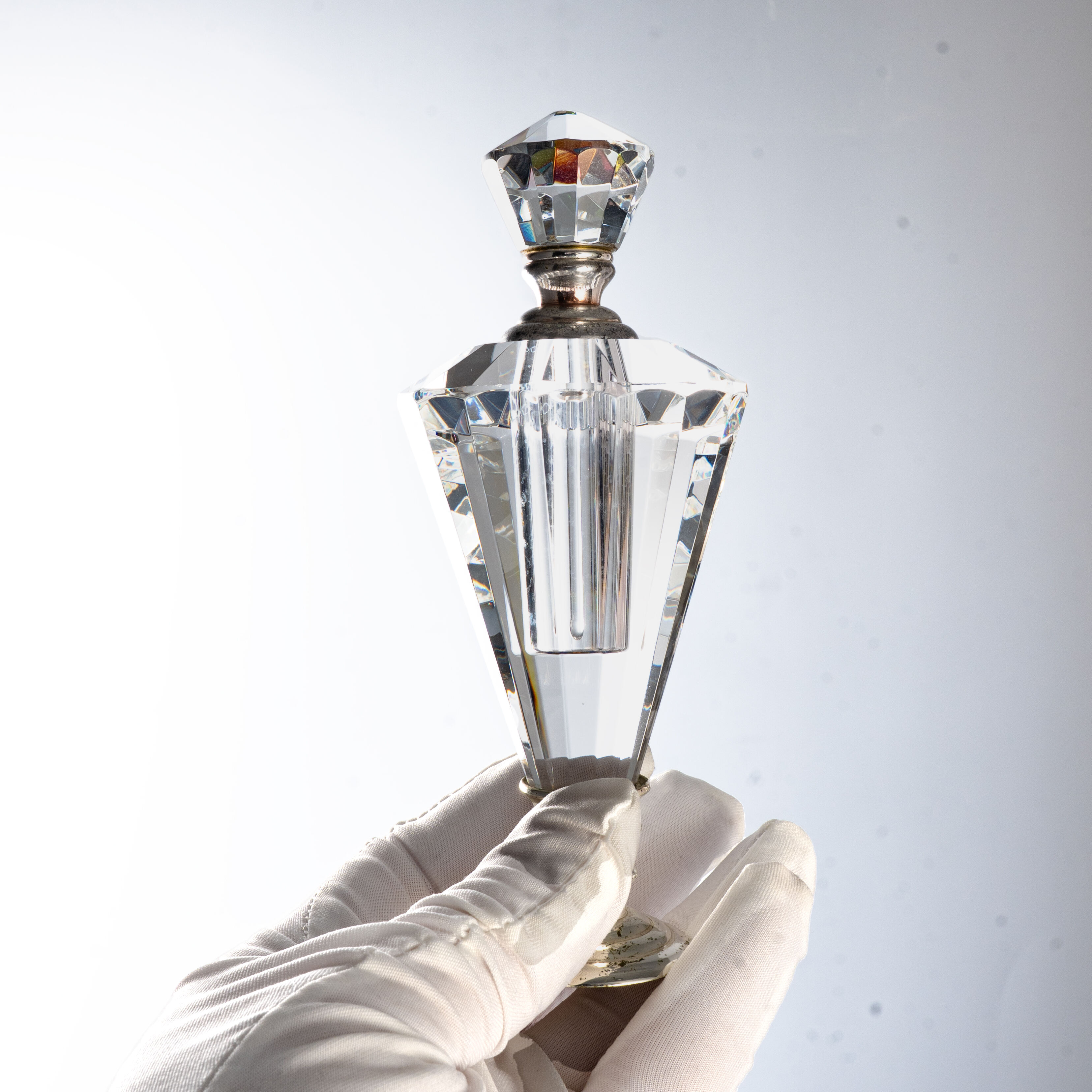 Smallbridge can be customized and wholesale perfume bottle essential oil bottle pyramid shape