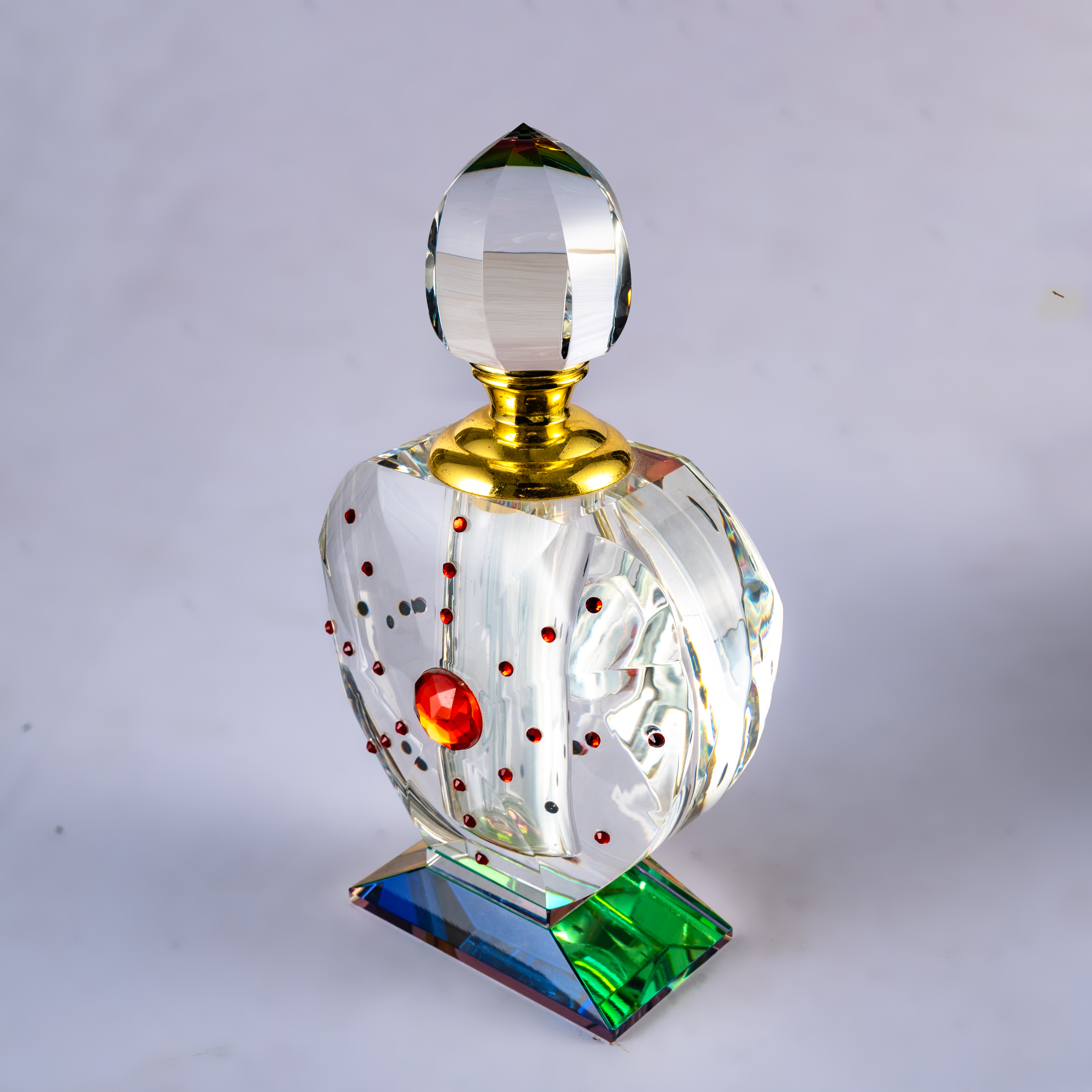 SmallBridge 豪華クリスタル香水瓶卸売 トランスパレントカラー プレートダイヤモンドベネア プレミアムエッセンシャルオイル香水瓶 ドロップスティック付き 個人用に最適