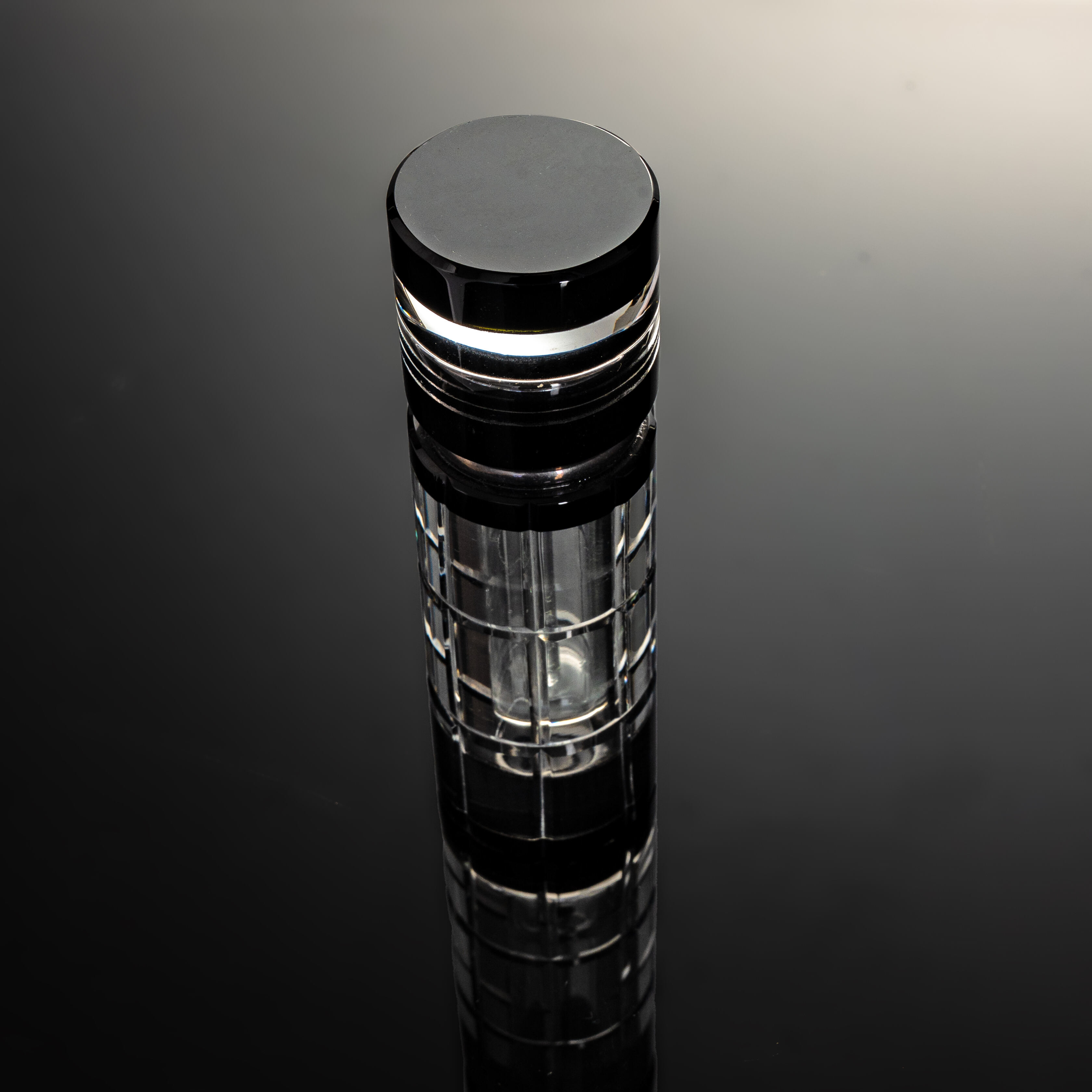 SmallBridge Crystal perfume bottle Black small capacity can be customized for wholesale and personal use Preferred bottle body 164g.6ml