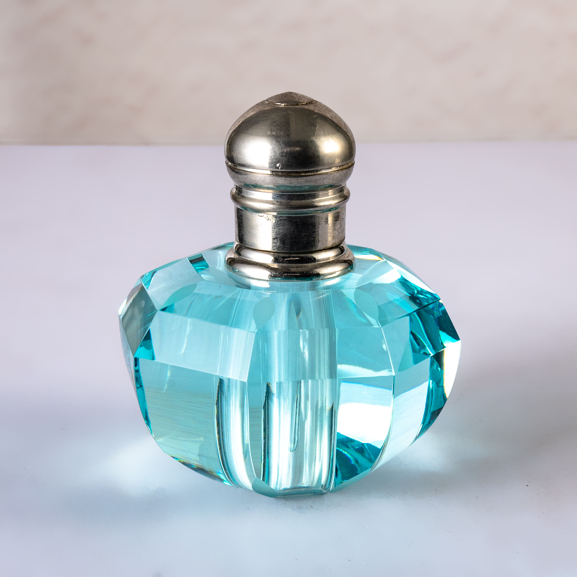 SmallBridge high-grade crystal perfume bottle Lake blue pumpkin shape Wholesale can be customized for personal use Can be used as a decoration Collection bottle body 250g