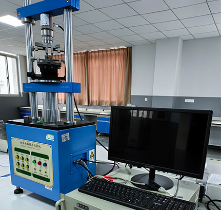 Insertion and withdrawal force testing machine