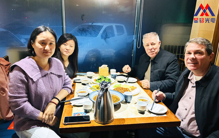 من معرض كانتون إلى زيارة المصنع: عملاء برازيليون يستكشفون آلات Xianming Laser