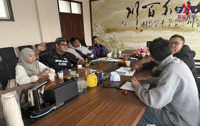 Malaysian customers visit the factory 1.jpg