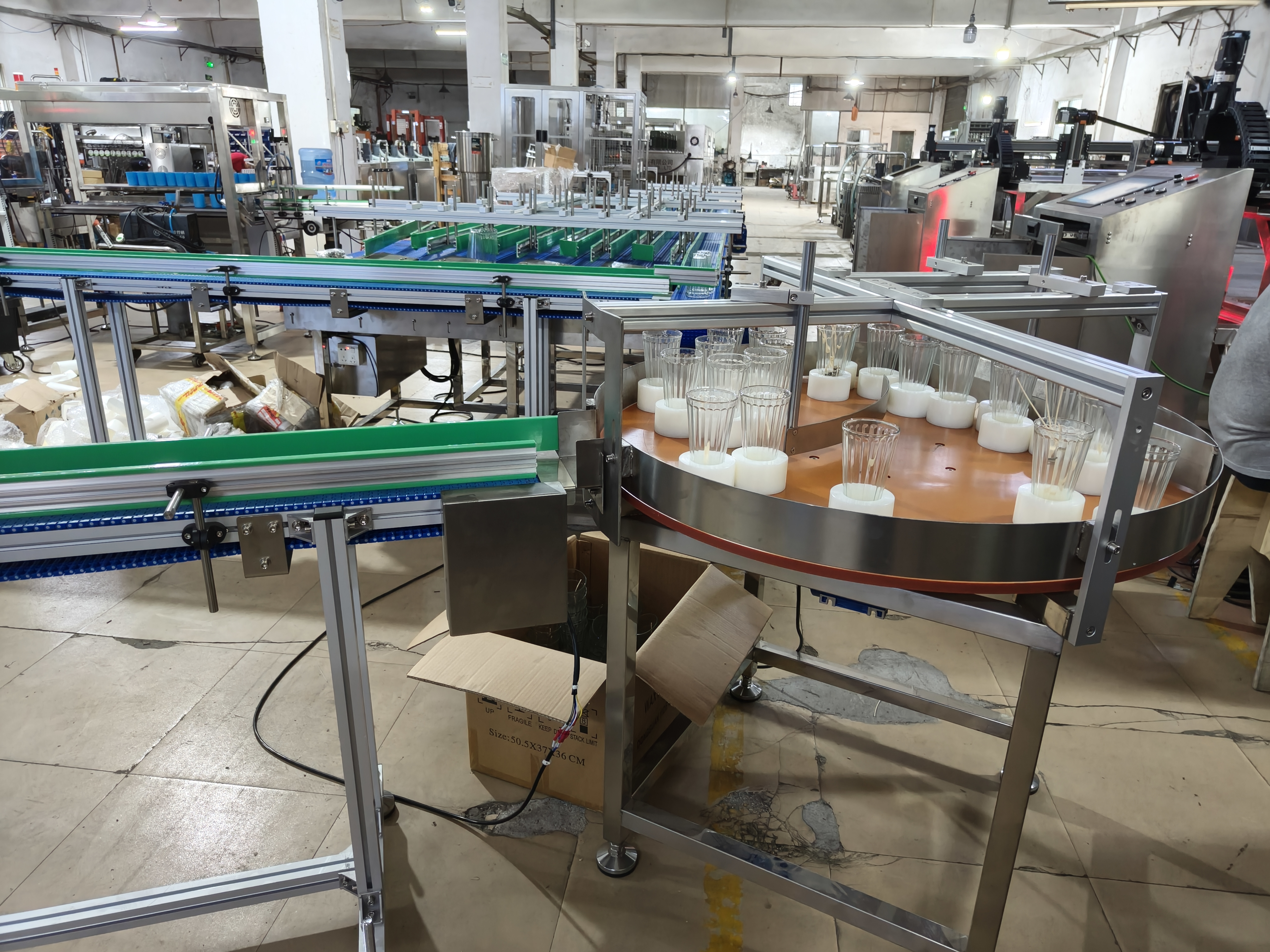 Pabrik Lilin Yide Customized Mesin Produksi Pemasangan Sumbu pada Gelas Kaca Tapered untuk Klien Guatemala