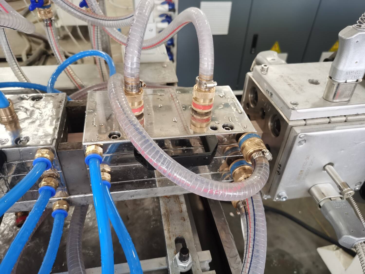 2. pvc profile mold.jpg