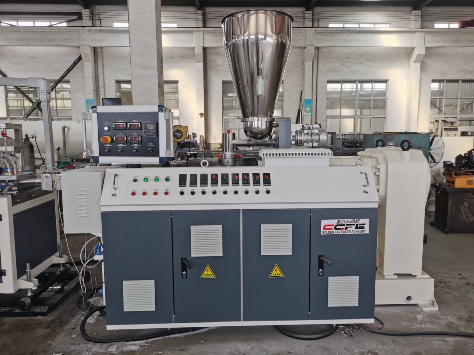 1. conical twin screw extruder.jpg