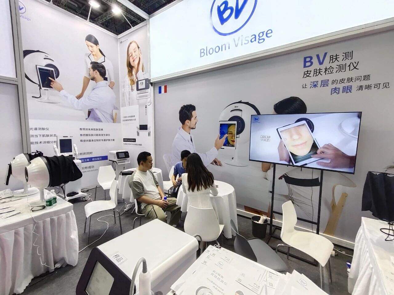 Bloom Visage skin detector makes its debut at the Shanghai Beauty Expo and looks forward to meeting you again!