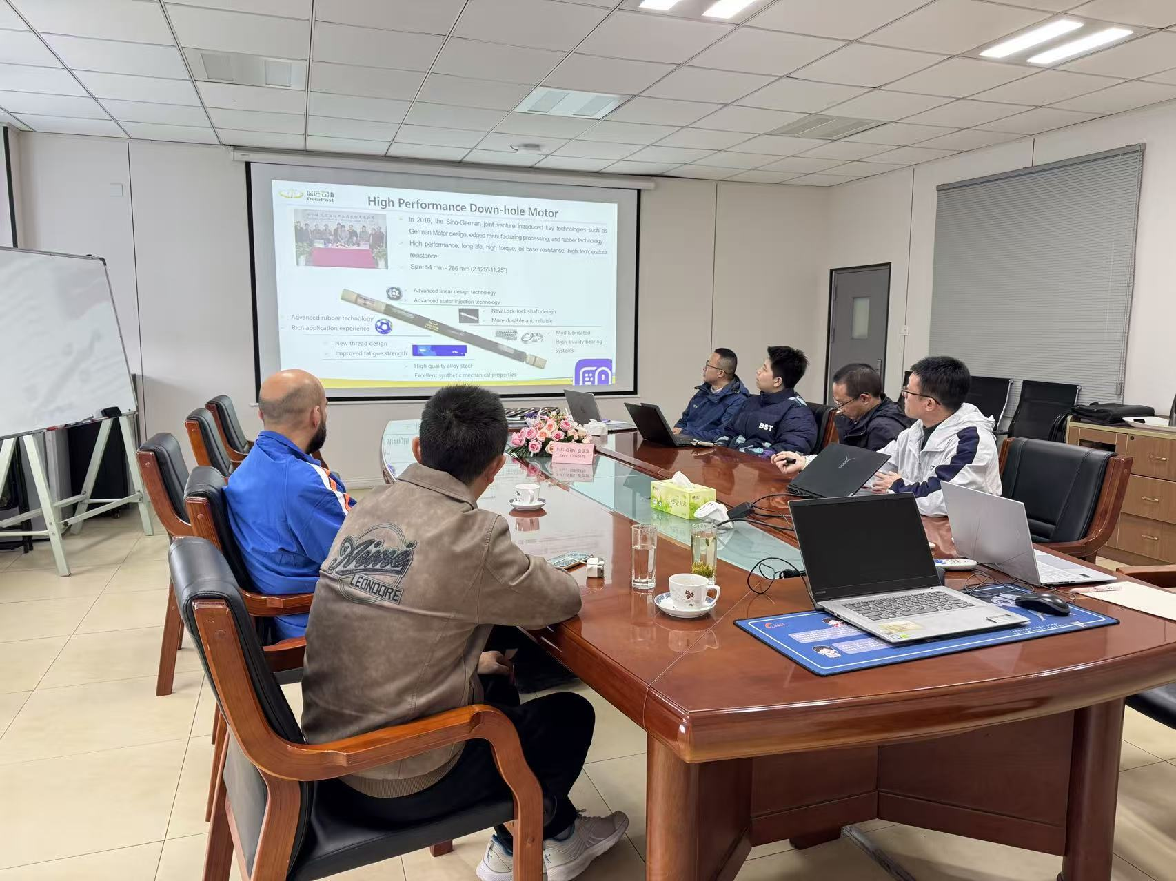 Middle East Clients Visit DeepFast for Technical Exchange and Workshop Inspection