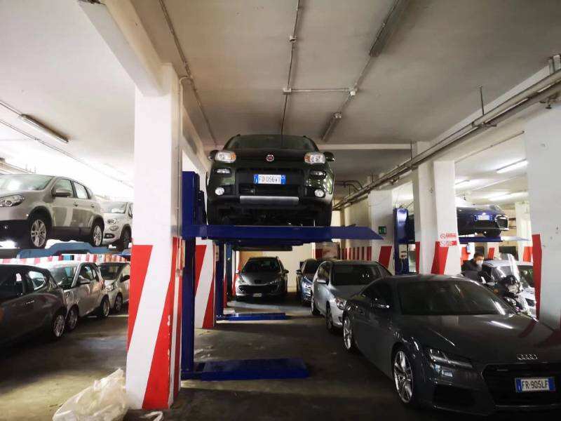 Single Post Parking Lift