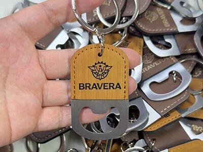 Chcesz mieć niestandardowy brelok-otwieracz do butelek?