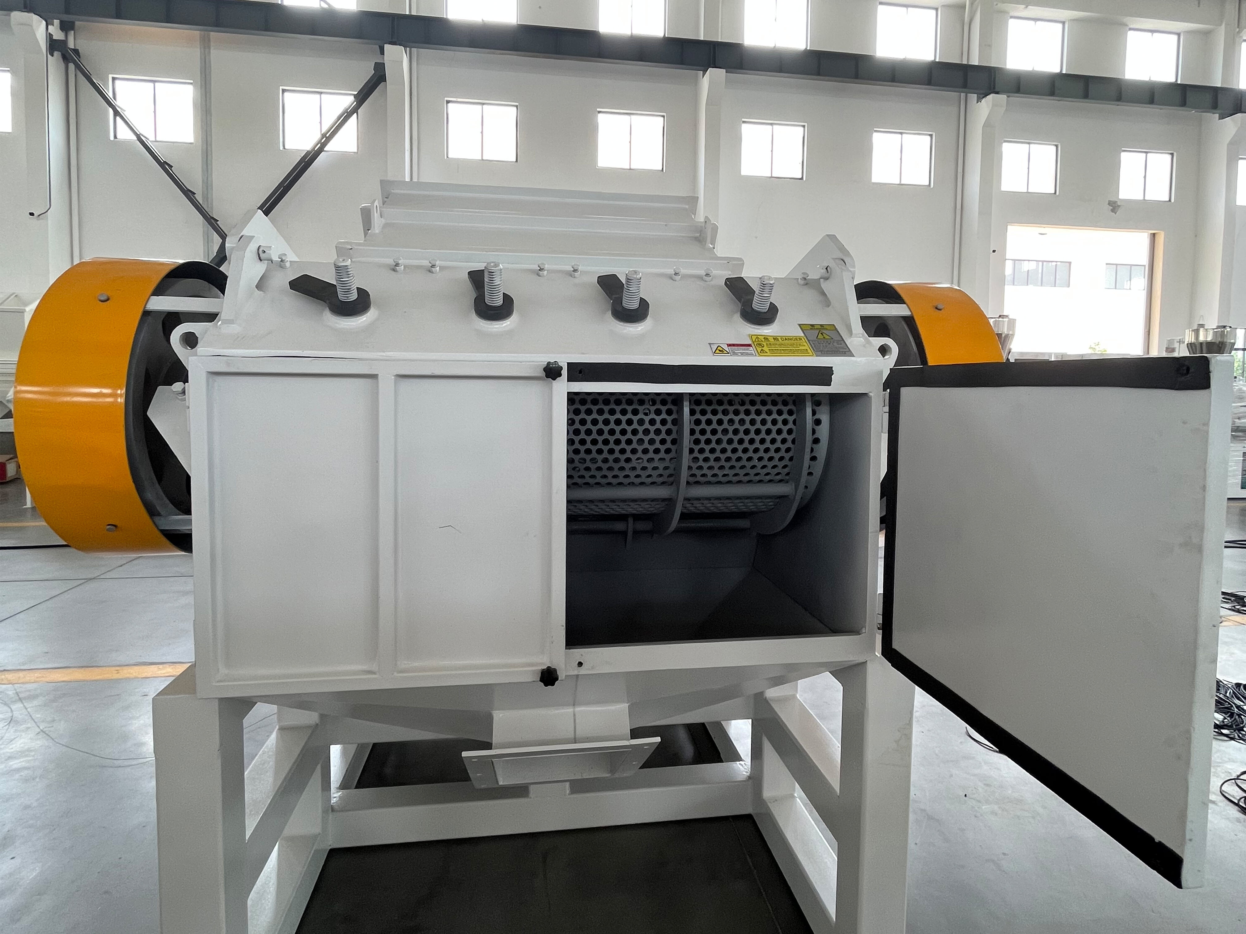 SWP Series Horizontal Crusher Machine For PVC PE PP  Plastic Crushing